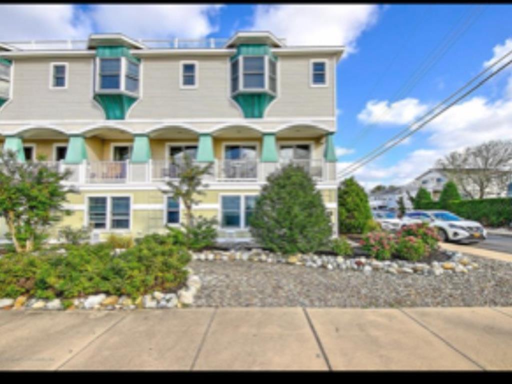 2501 Long Beach Boulevard, Spray Beach