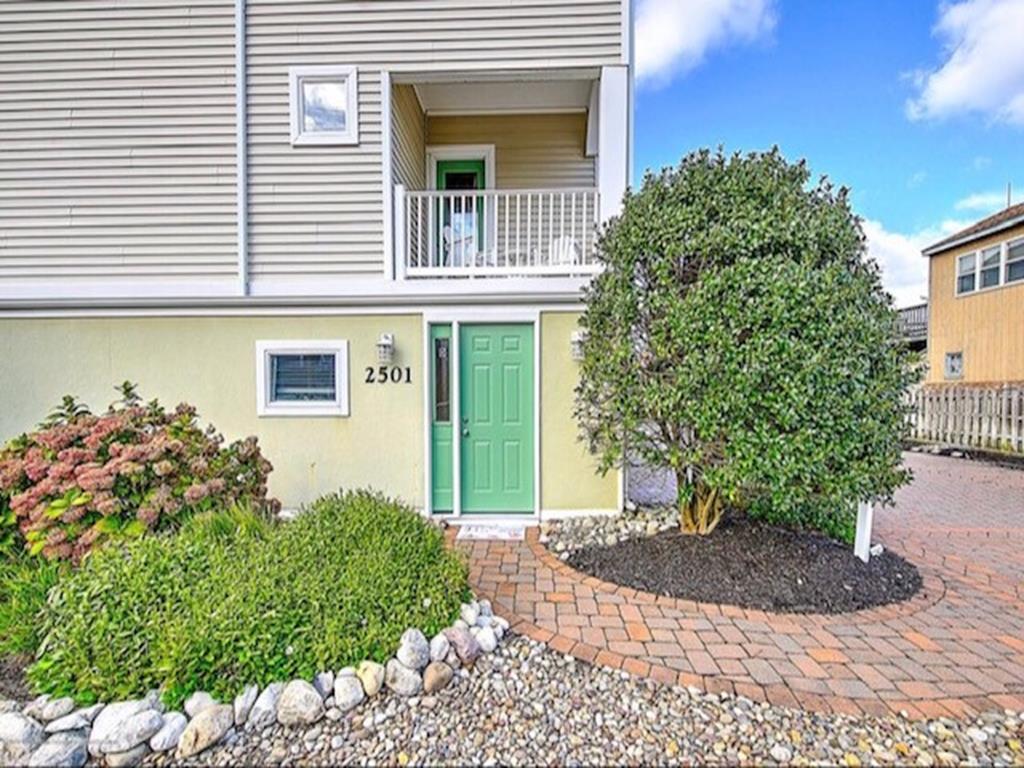 2501 Long Beach Boulevard, Spray Beach (Ocean Side)