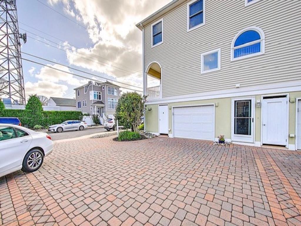 2501 Long Beach Boulevard, Spray Beach (Ocean Side)