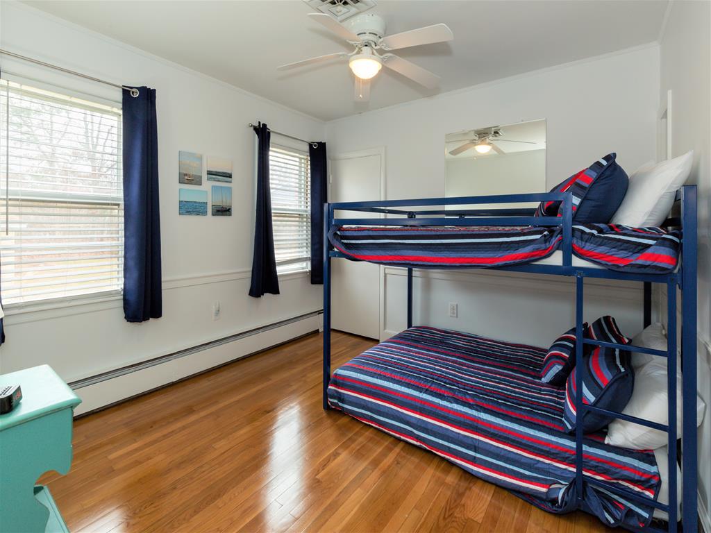bedroom 4 has double bunks!