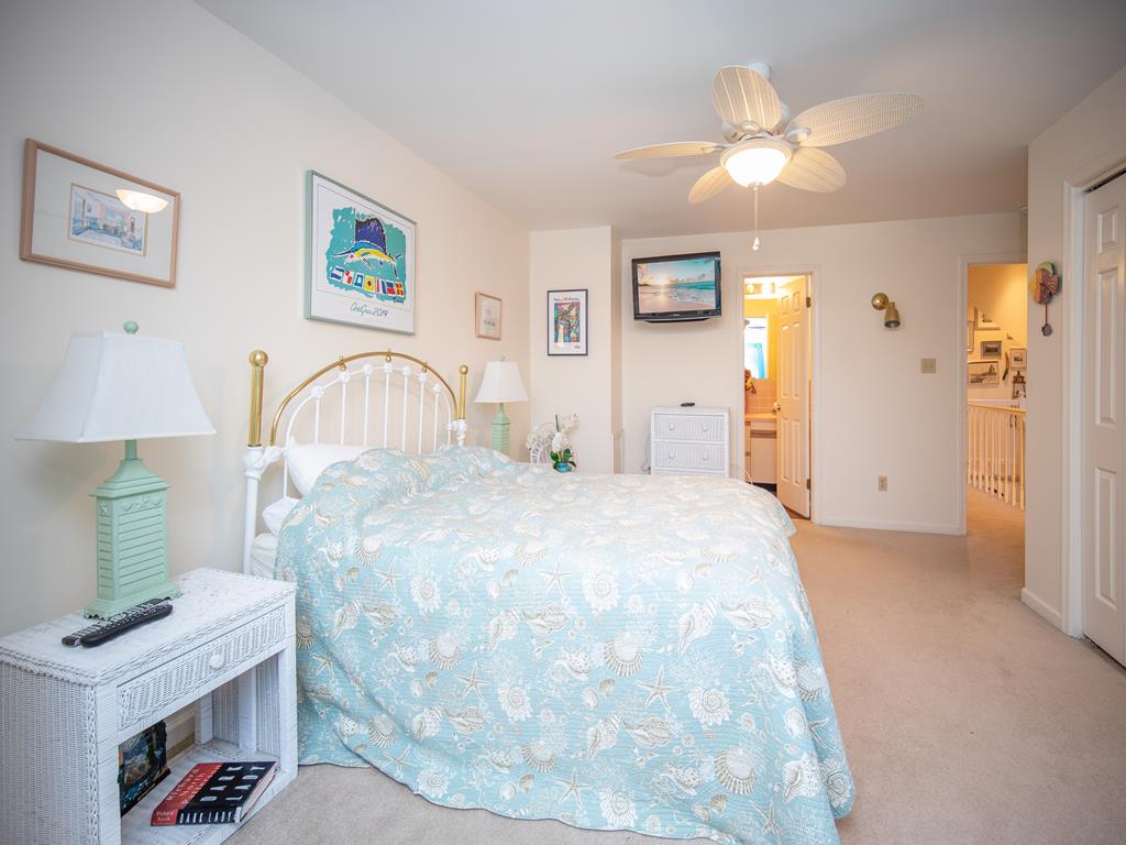 https://realtimerental.com/rrv10/RentalPhotos/1055/1055228.17.jpg