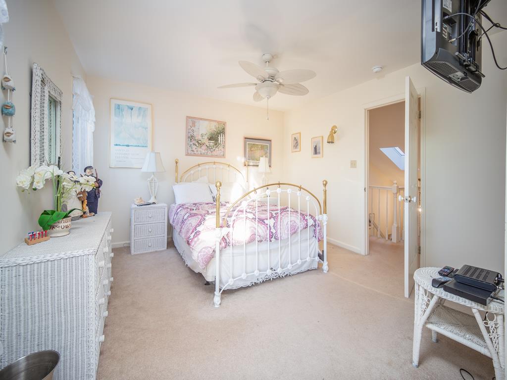 https://realtimerental.com/rrv10/RentalPhotos/1055/1055228.21.jpg
