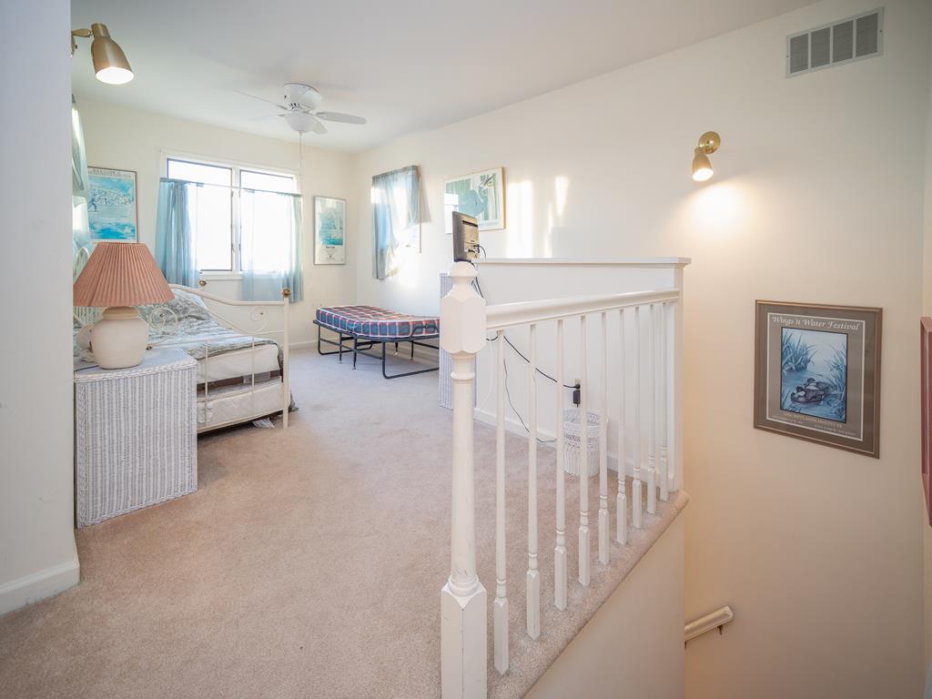 https://realtimerental.com/rrv10/RentalPhotos/1055/1055228.24.jpg