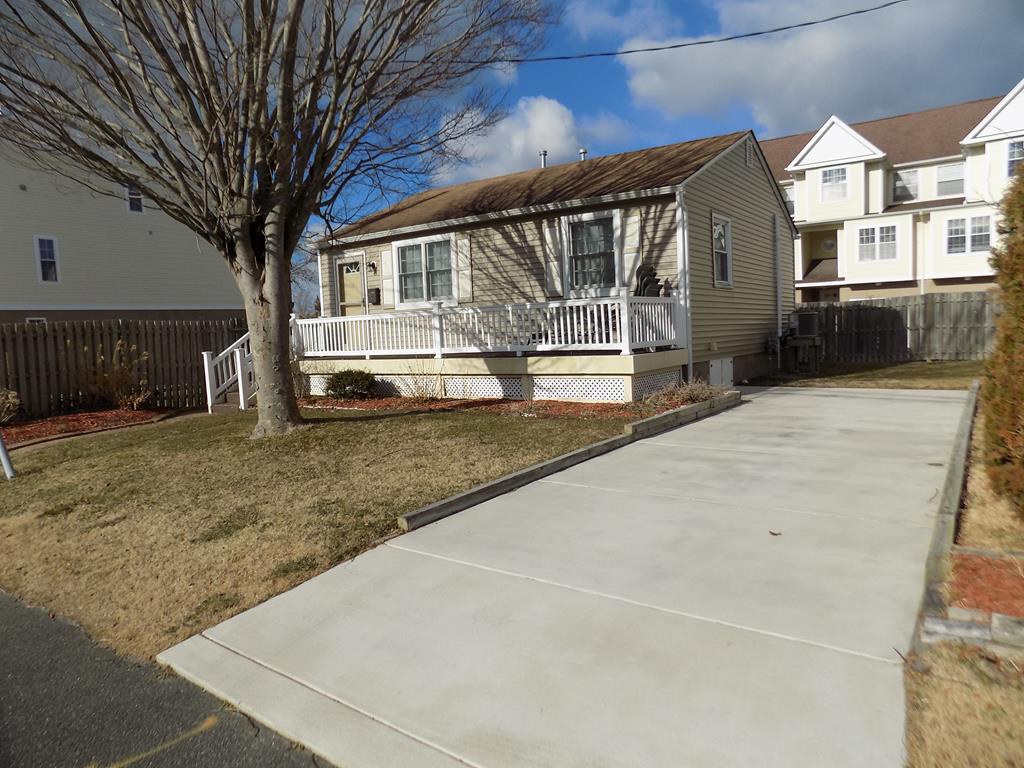 Close to Town/Beach & Pet Friendly Single Family Jersey Cape Realty