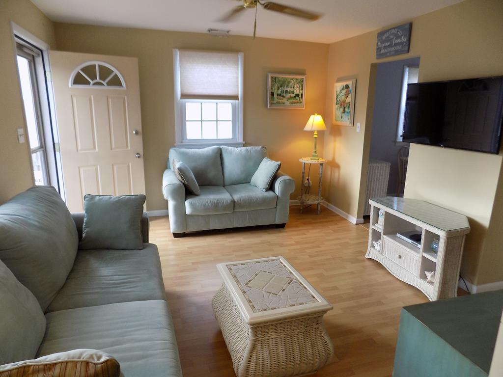 Close to Town/Beach & Pet Friendly Single Family Jersey Cape Realty