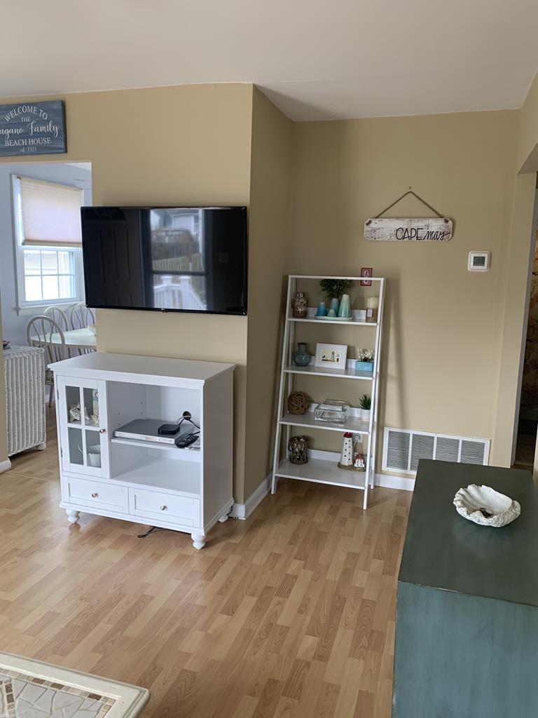 Close to Town/Beach & Pet Friendly Single Family | Photo 7