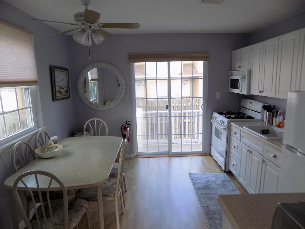Close to Town/Beach & Pet Friendly Single Family Jersey Cape Realty
