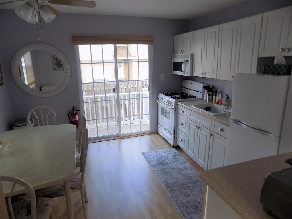 Close to Town/Beach & Pet Friendly Single Family | Photo 11