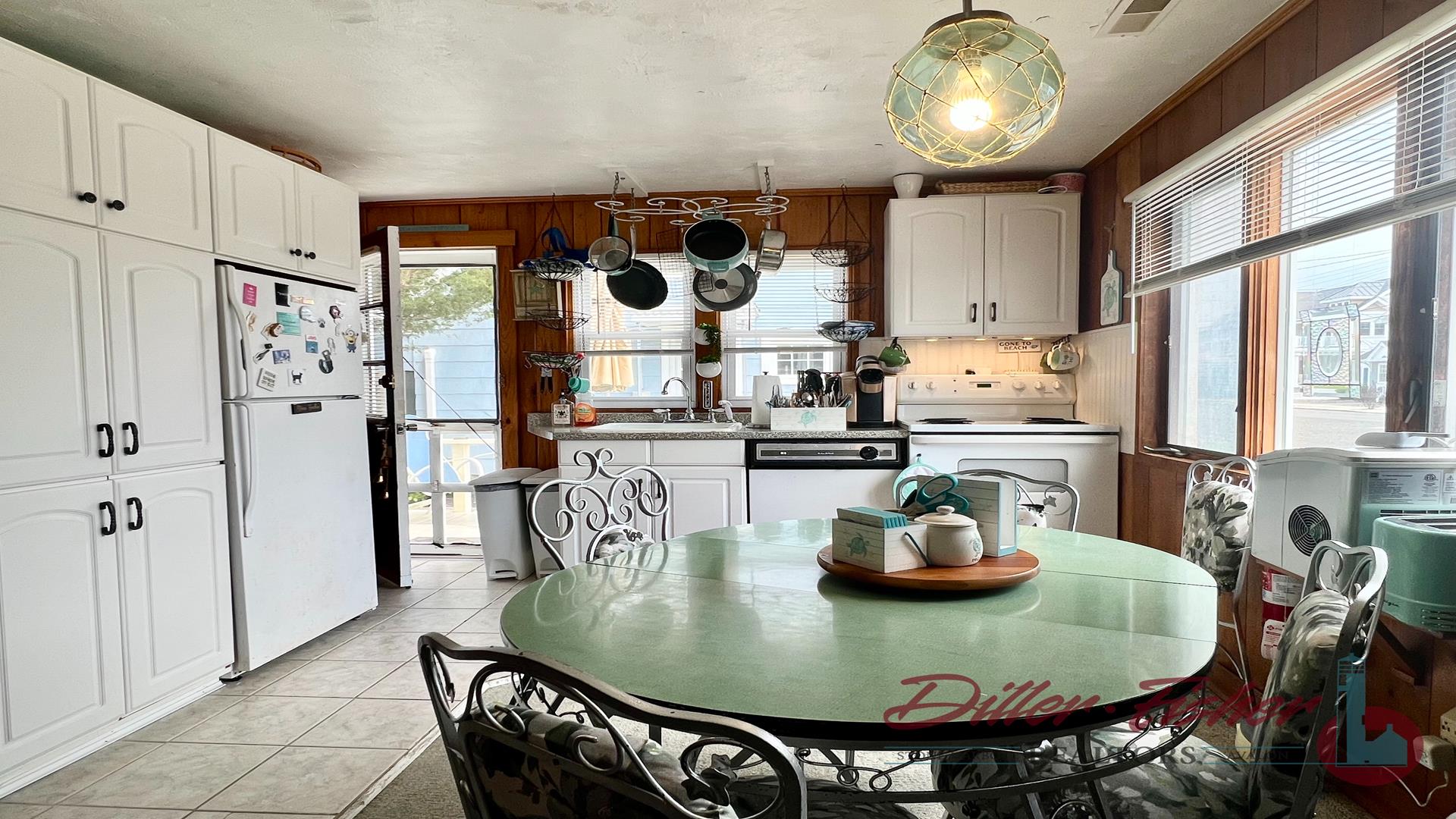 242 110th Street, Stone Harbor (Center) - Picture 3