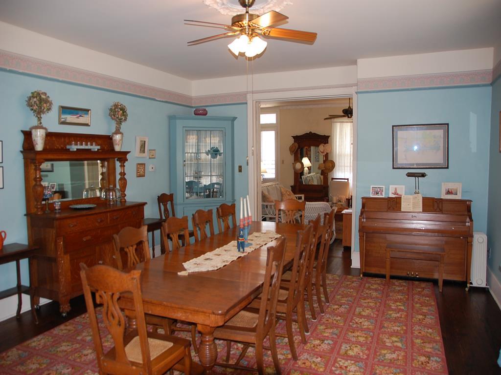 https://realtimerental.com/rrv10/RentalPhotos/1056/1056626.3.jpg