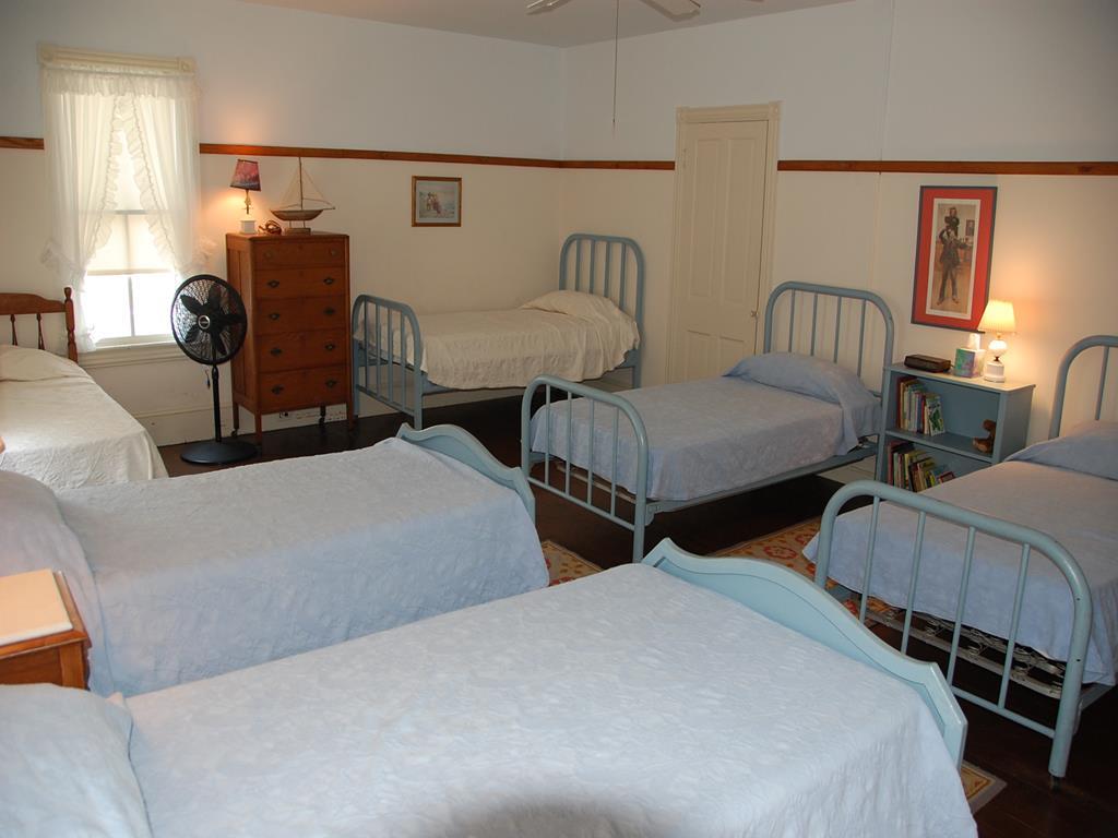 https://realtimerental.com/rrv10/RentalPhotos/1056/1056626.6.jpg