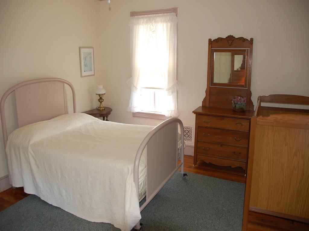 https://realtimerental.com/rrv10/RentalPhotos/1056/1056626.7.jpg