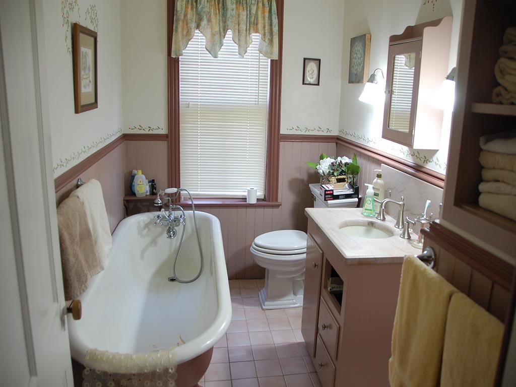 https://realtimerental.com/rrv10/RentalPhotos/1056/1056626.8.jpg
