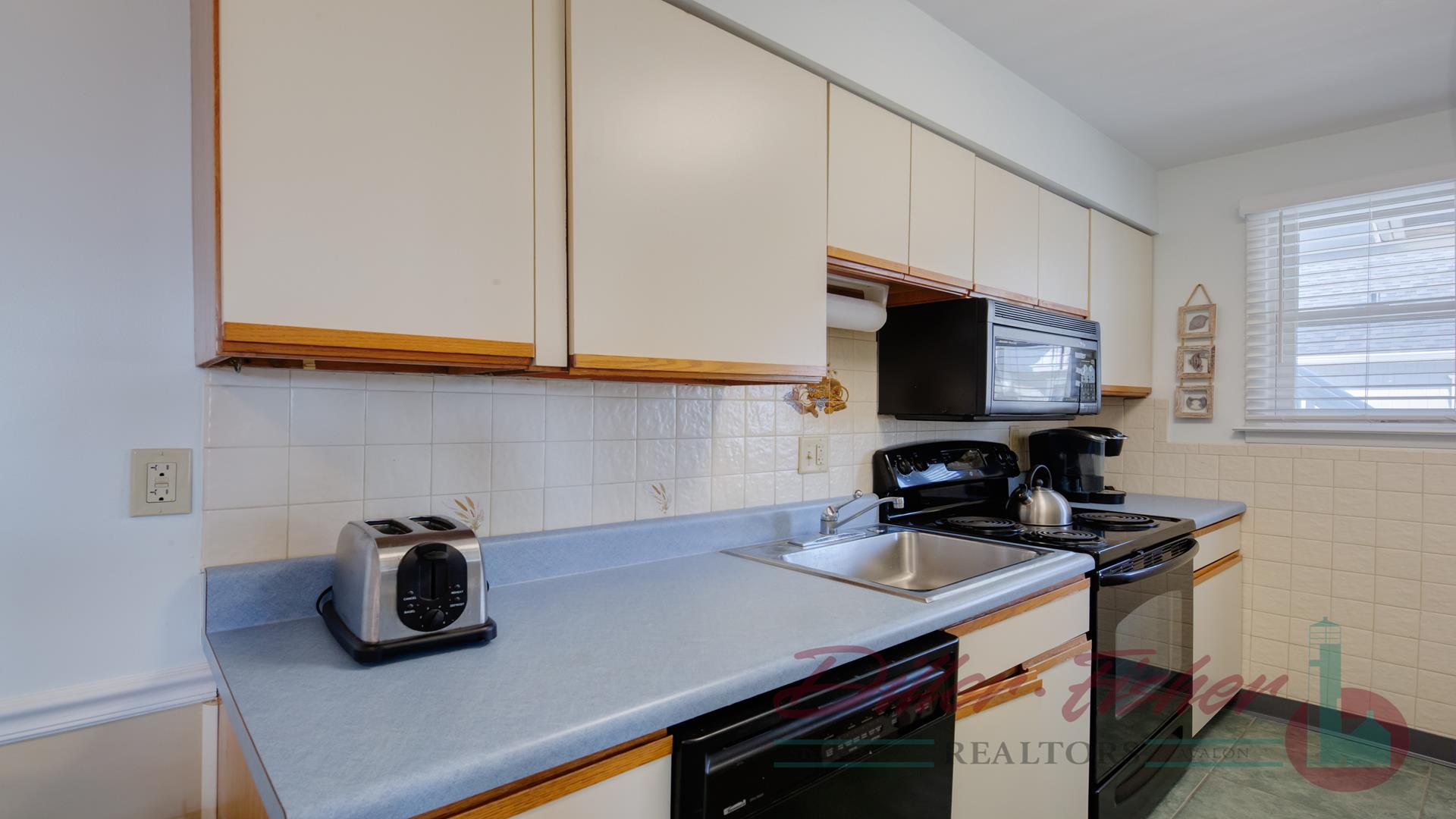 8931 2nd Avenue, Stone Harbor (Center) - Picture 5