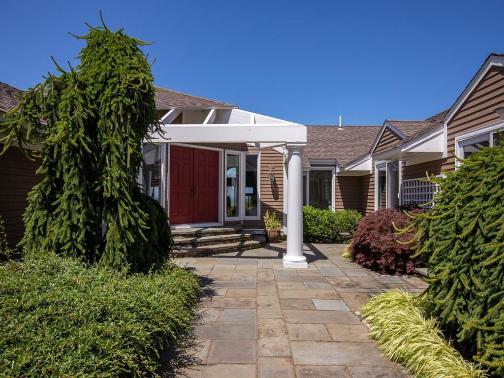 41 Naushon Road, West Tisbury, MA 02575, Waterfront