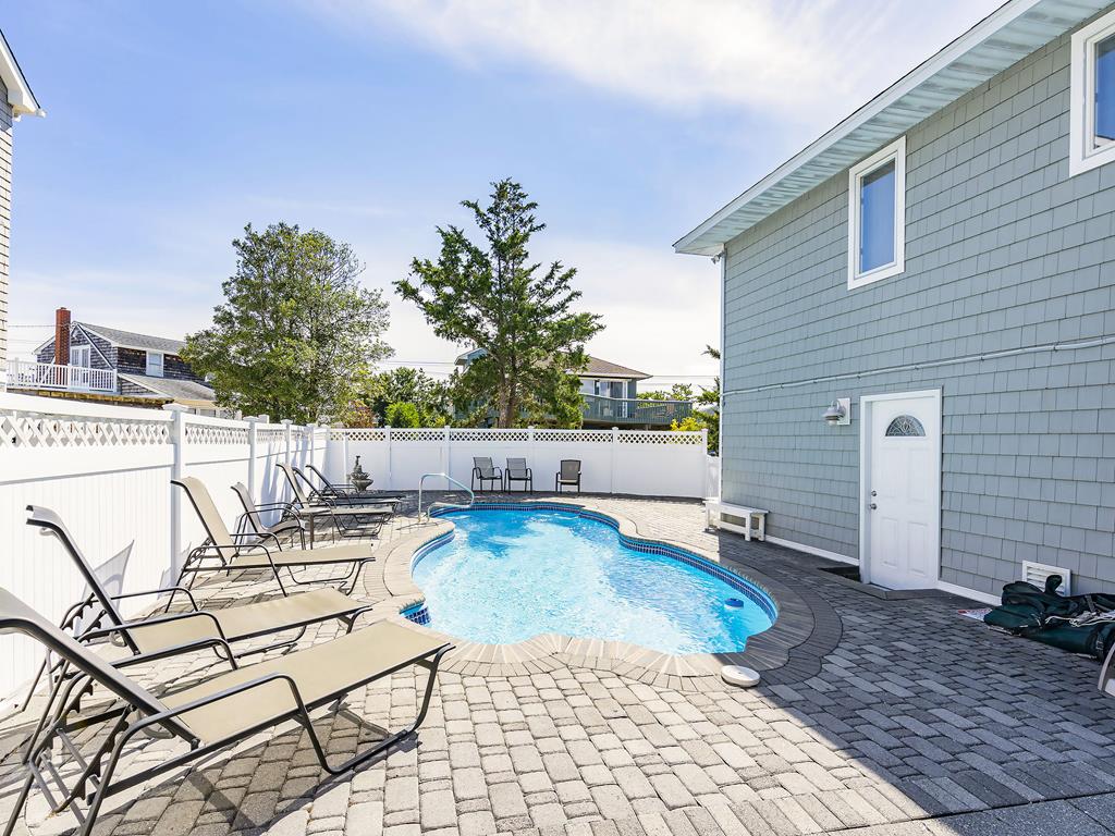 1042 C Long Beach Blvd, North Beach (Bay Side)