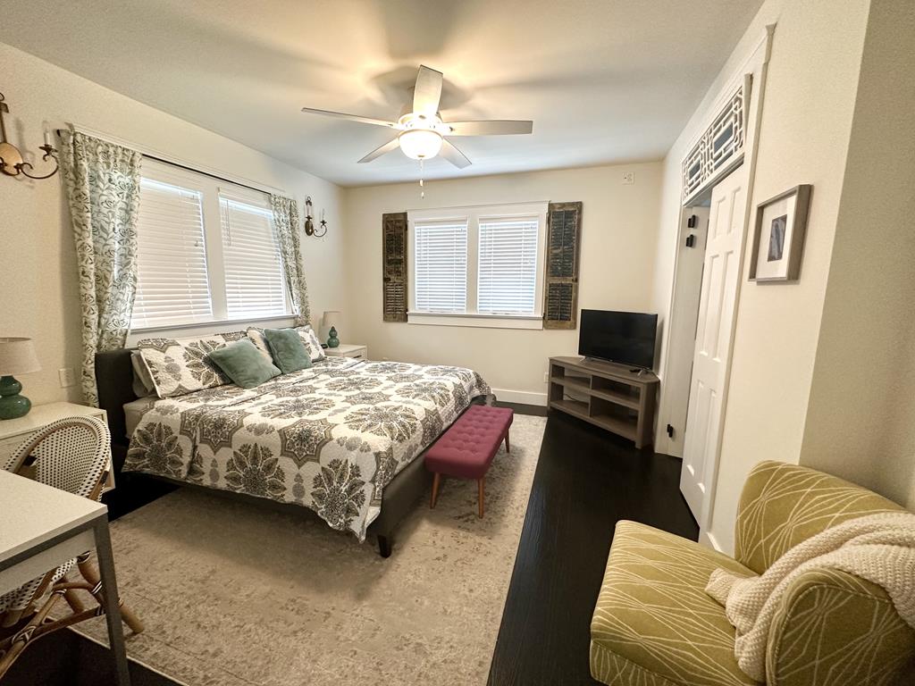 Renovated Colorful Cottage | Photo 12