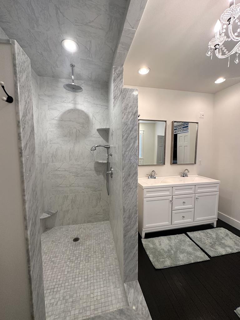 Renovated Colorful Cottage | Photo 15