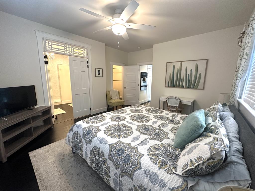 Renovated Colorful Cottage | Photo 16