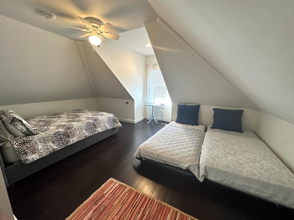 Renovated Colorful Cottage | Photo 17