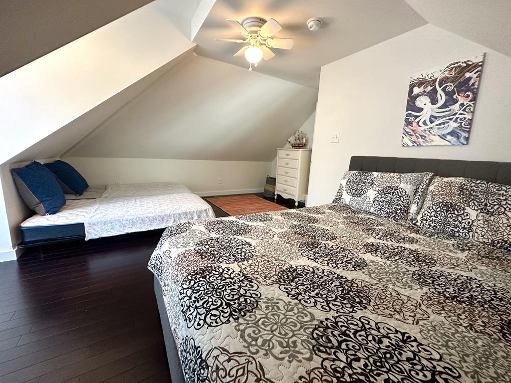 Renovated Colorful Cottage | Photo 18