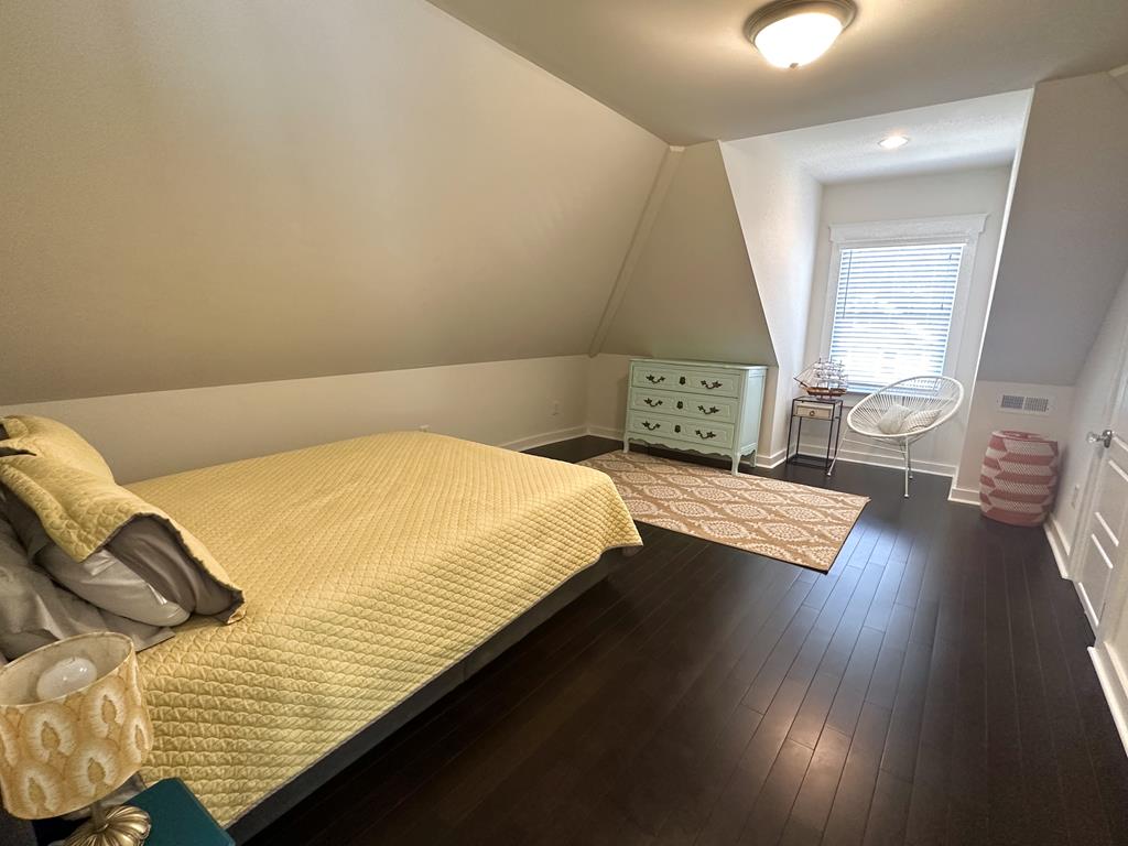 Renovated Colorful Cottage | Photo 20