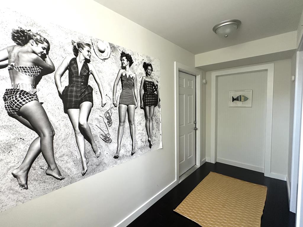 Renovated Colorful Cottage | Photo 25