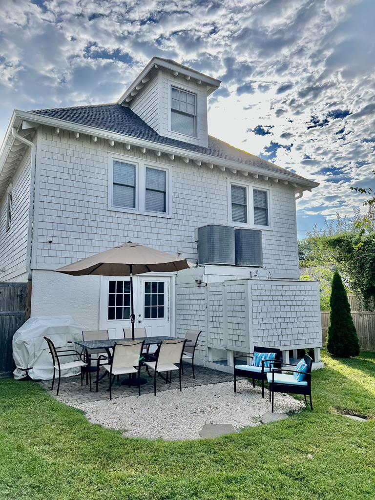 Renovated Colorful Cottage | Photo 28