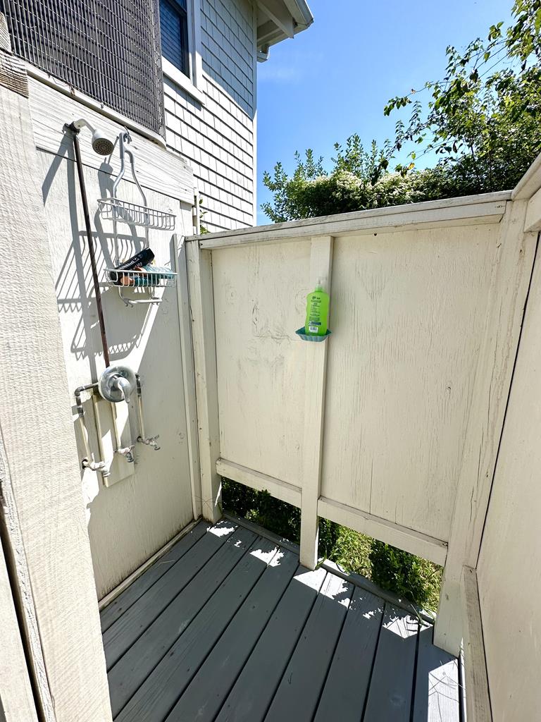 Renovated Colorful Cottage | Photo 31