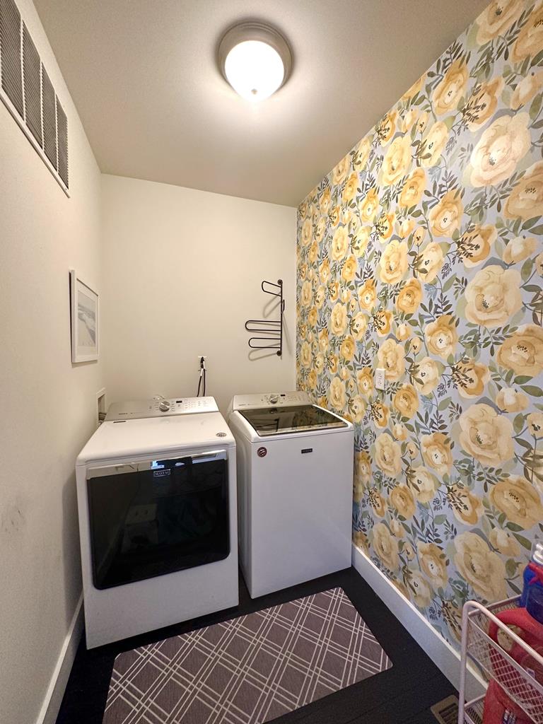 Renovated Colorful Cottage | Photo 11