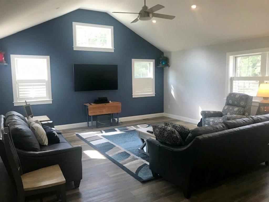Anchor Retreat - Living Room