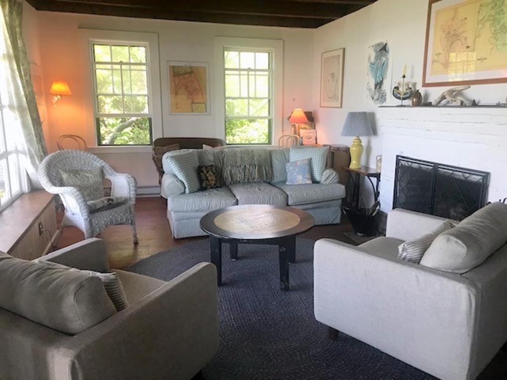 Beach Cottage - Living Room