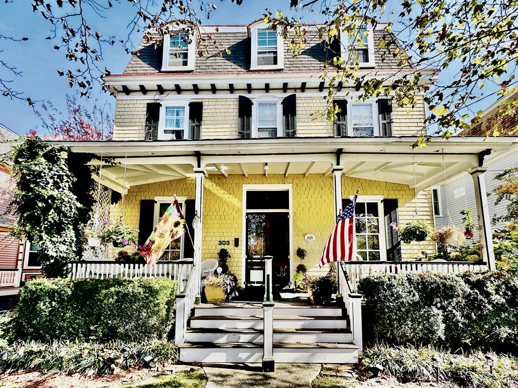 Lillys Butterscotch Cottage-5 Bdrm w/bonus loft!! | Photo 3