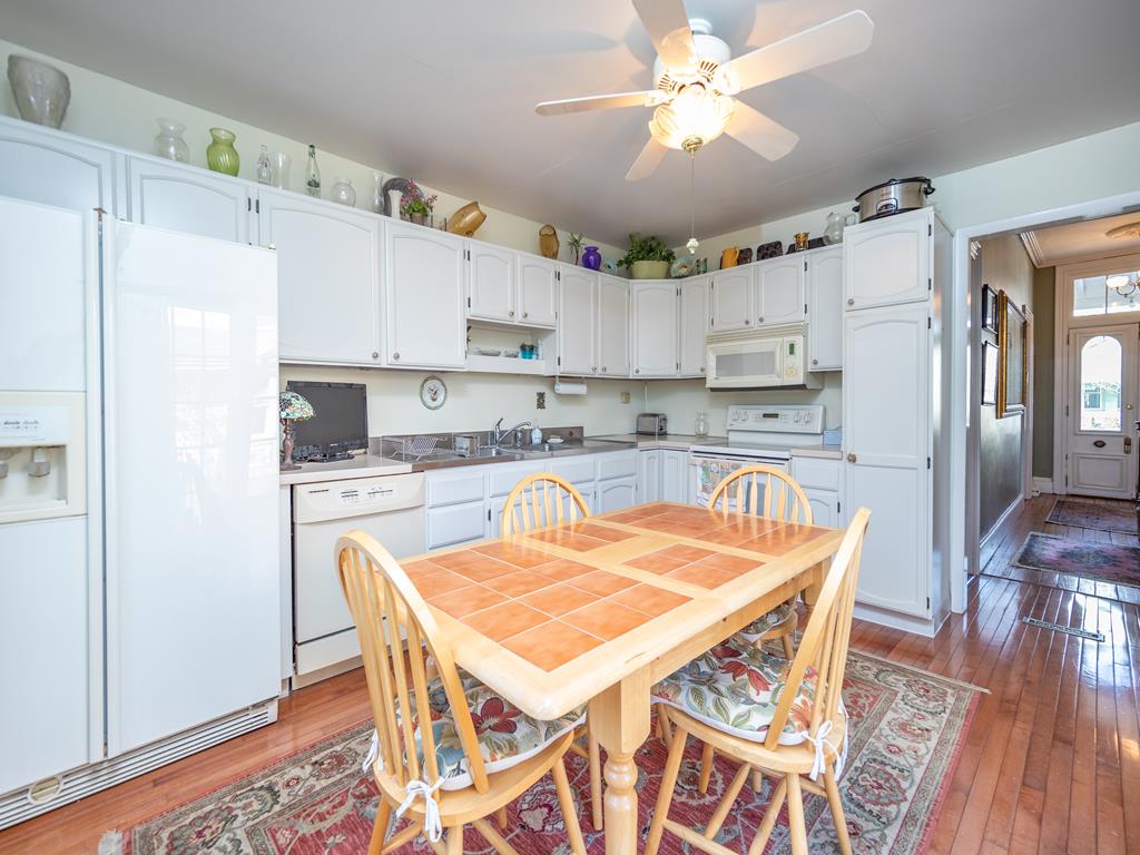 Lillys Butterscotch Cottage-5 Bdrm w/bonus loft!! | Photo 16