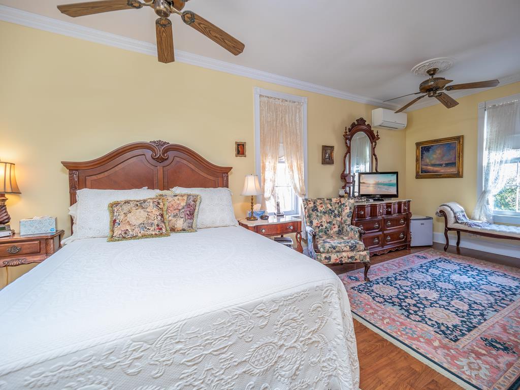 Lillys Butterscotch Cottage-5 Bdrm w/bonus loft!! | Photo 19