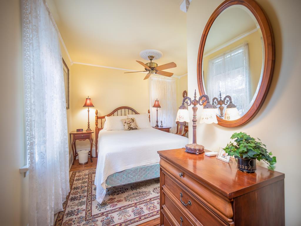 Lillys Butterscotch Cottage-5 Bdrm w/bonus loft!! | Photo 22