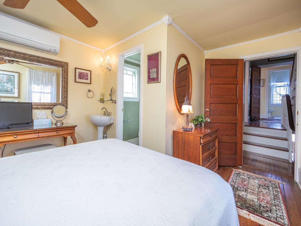 Lillys Butterscotch Cottage-5 Bdrm w/bonus loft!! | Photo 23