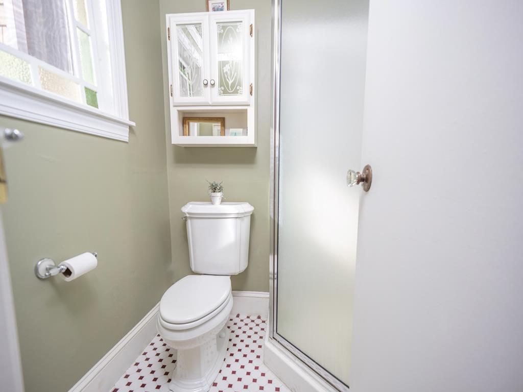 Lillys Butterscotch Cottage-5 Bdrm w/bonus loft!! | Photo 24