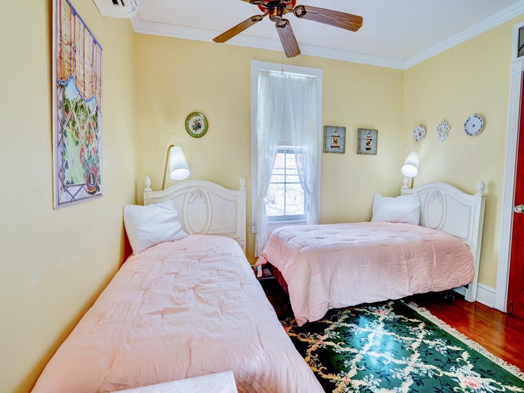 Lillys Butterscotch Cottage-5 Bdrm w/bonus loft!! | Photo 25