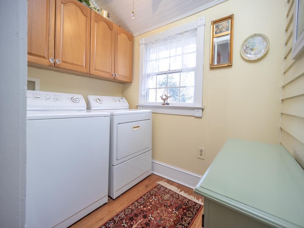 Lillys Butterscotch Cottage-5 Bdrm w/bonus loft!! | Photo 32