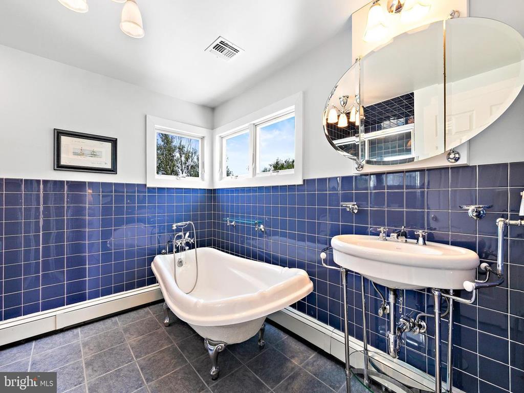 421 2nd Street, Beach Haven (Bay Side)