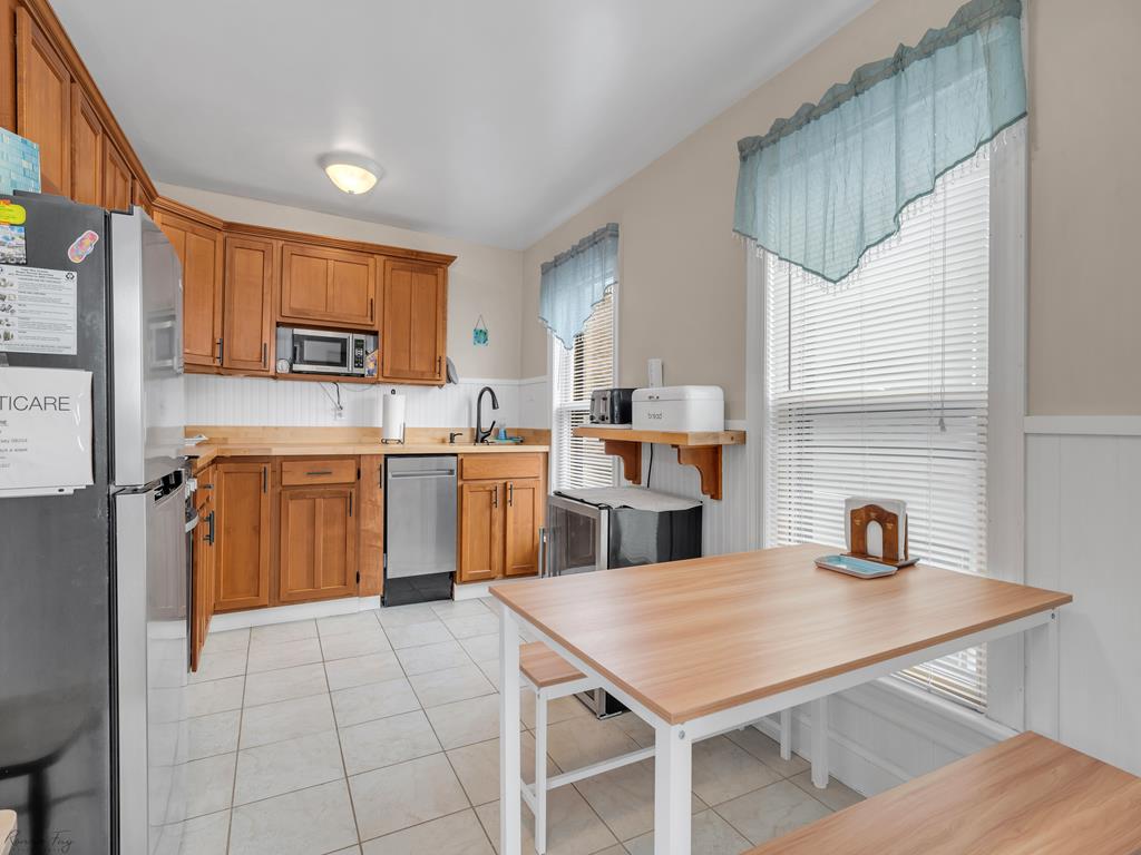 https://realtimerental.com/rrv10/RentalPhotos/1063/1063671.26.jpg