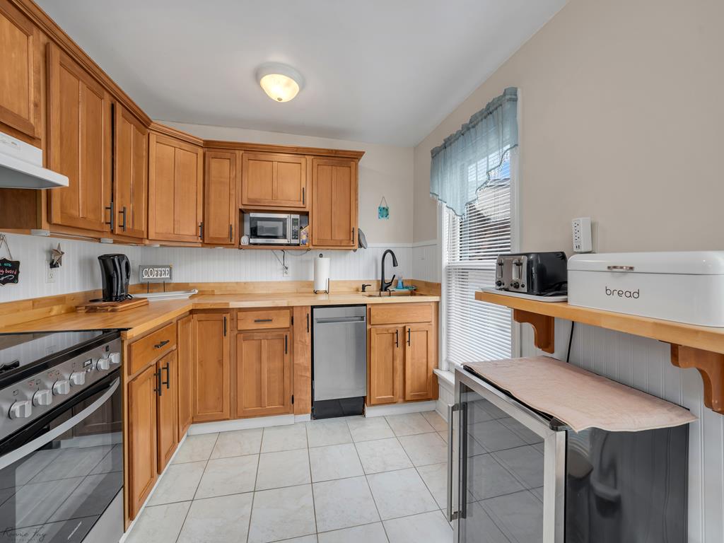 https://realtimerental.com/rrv10/RentalPhotos/1063/1063671.27.jpg