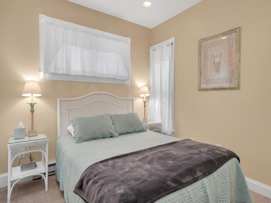 https://realtimerental.com/rrv10/RentalPhotos/1063/1063671.7.jpg