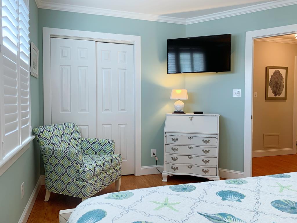 Recently Renovated Condo! Perfect Location! | Photo 13