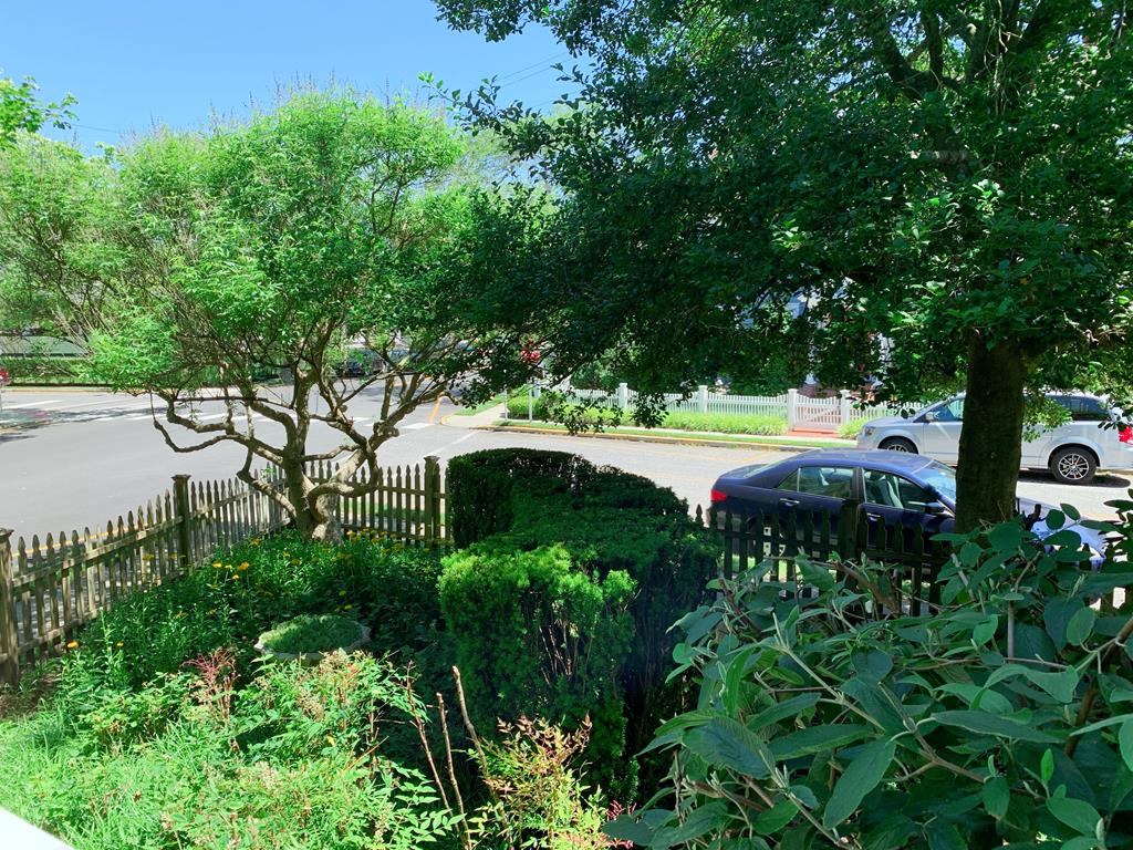 Recently Renovated Condo! Perfect Location! | Photo 25