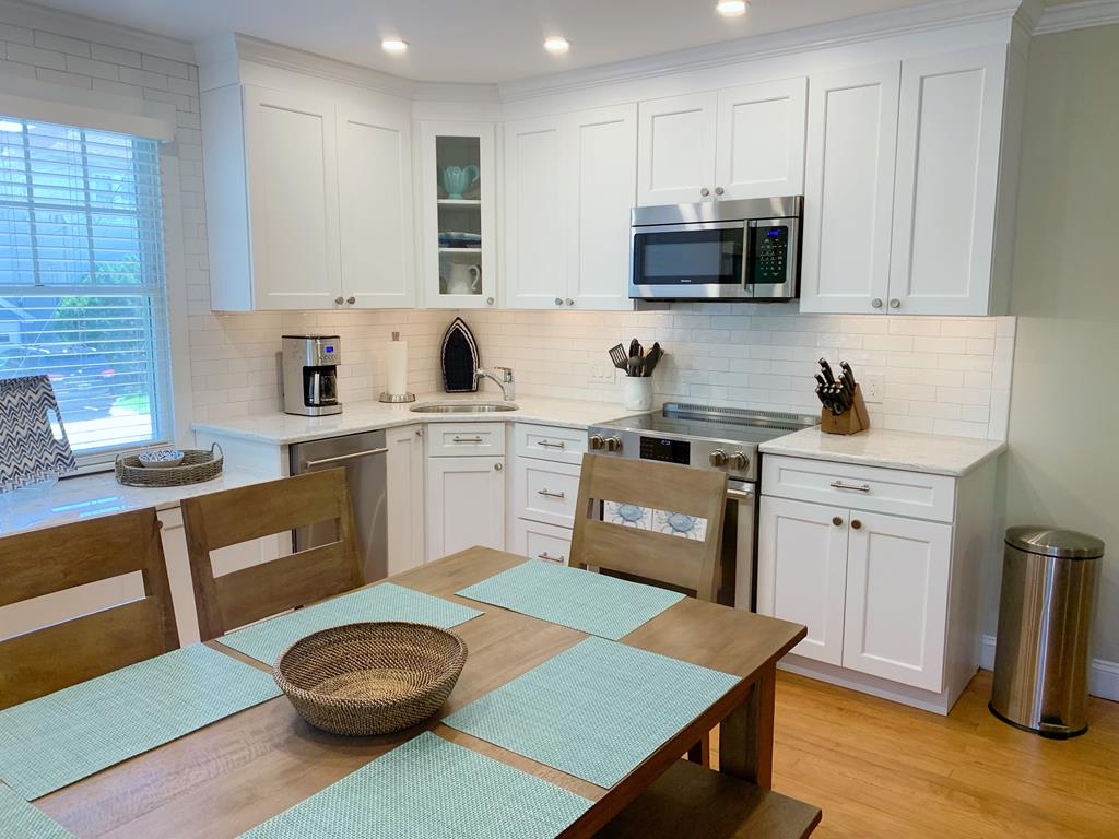 Recently Renovated Condo! Perfect Location! | Photo 6