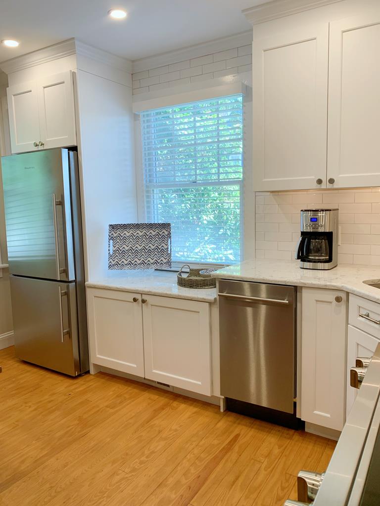 Recently Renovated Condo! Perfect Location! | Photo 8