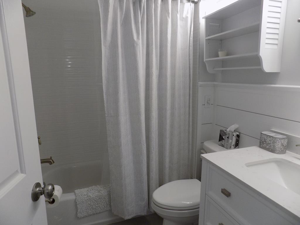 Quiet Quad - 1351 Vermont Ave - Unit A | Photo 12