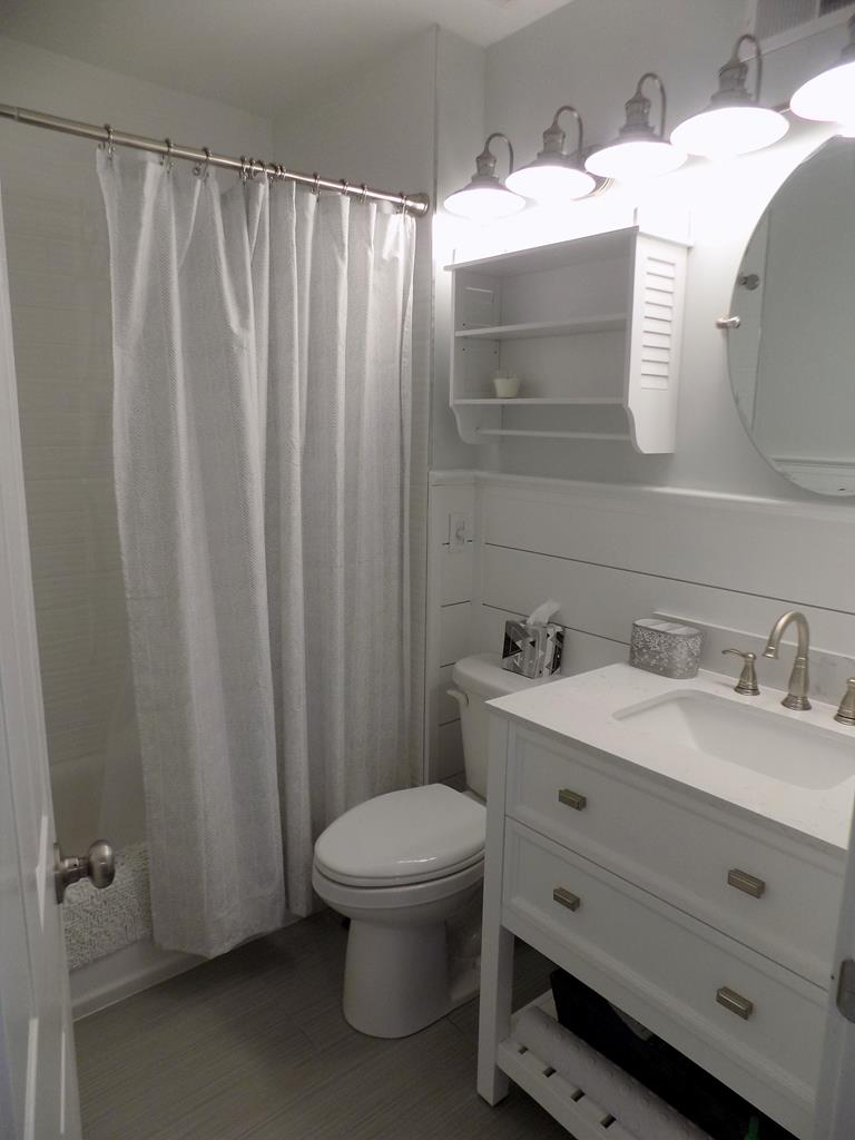 Quiet Quad - 1351 Vermont Ave - Unit A | Photo 11